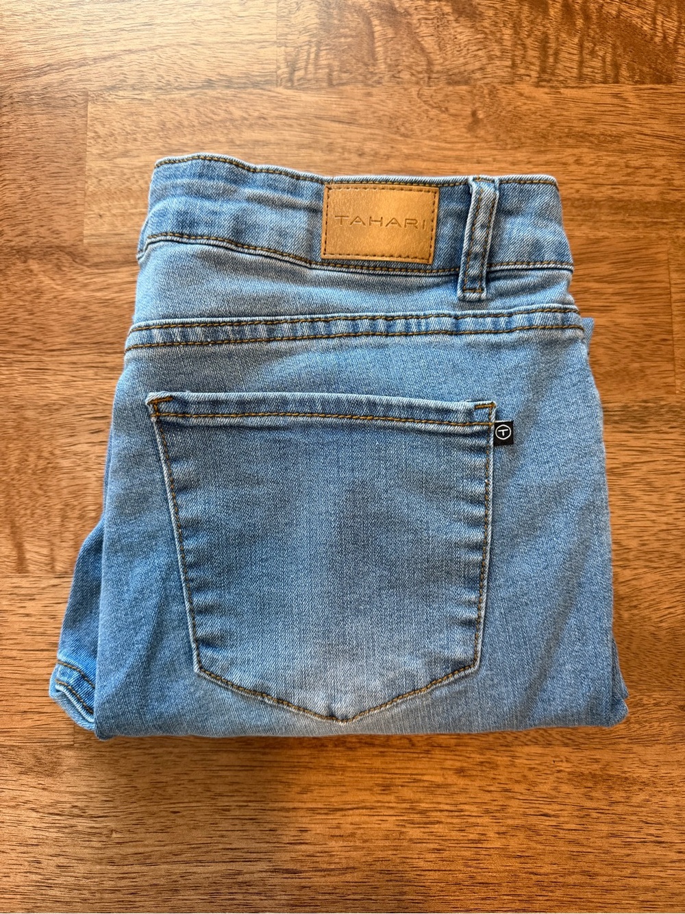 Tahari Hannah Mid-Rise Capri Jean